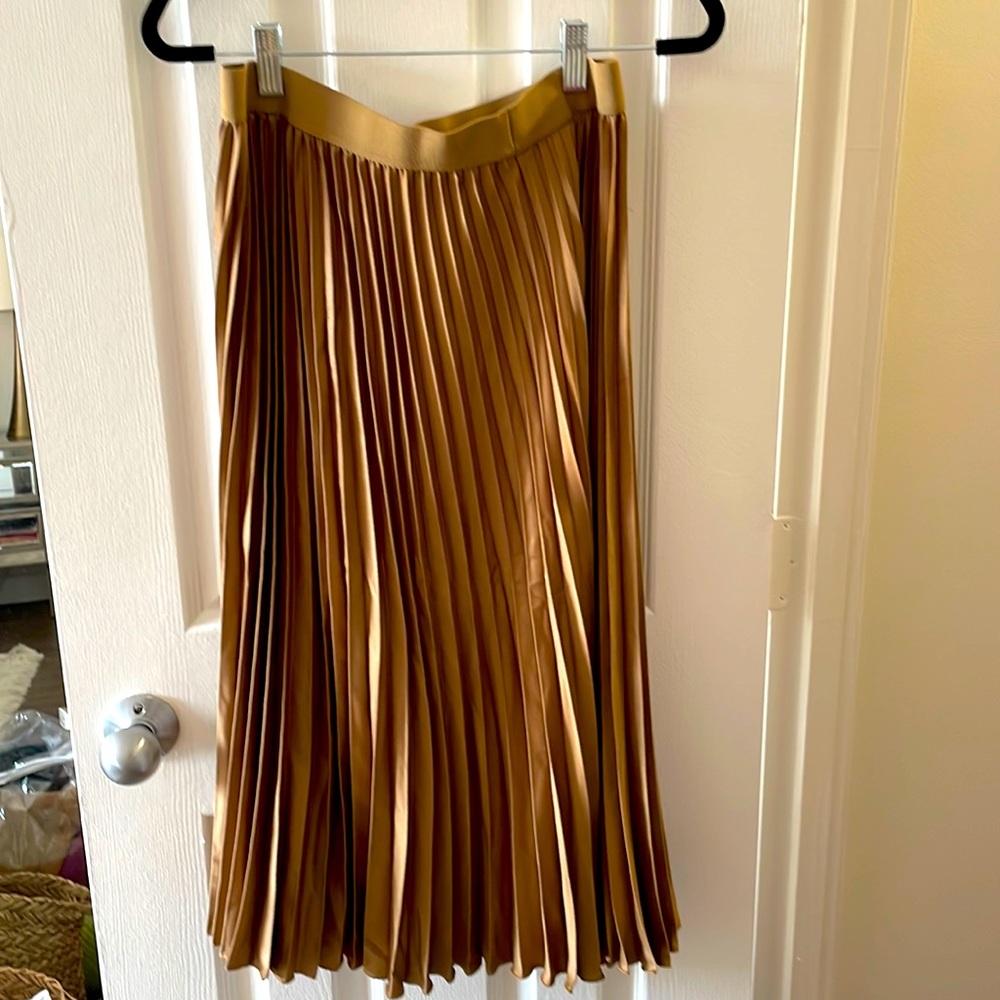 H&M Gold Pleated Skirt
